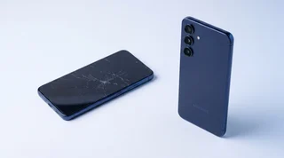 An iPhone, a Samsung Galaxy and a Google Pixel standing side by side on a clean studio surface